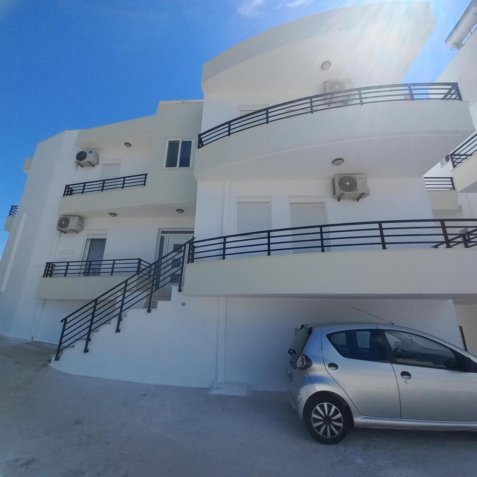 Central Rooms Apartment Makry Gialos (Crete)